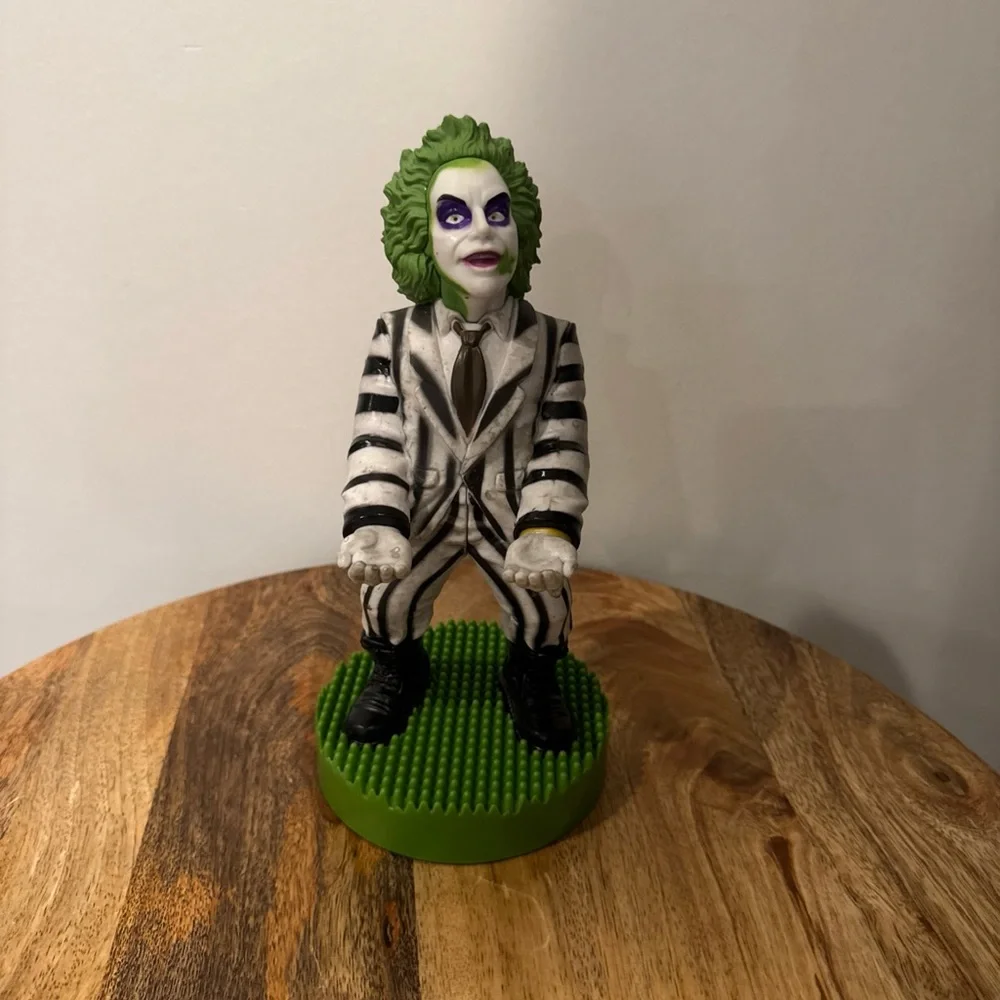 Beetlejuice PS3 PS4 PS5 XBOX NES TV Controller Stand Mobile Smart Phone Holder